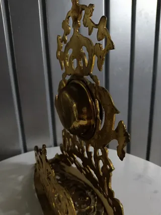 Reloj de sobremesa antiguo de bronce