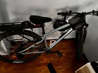 Bicicleta MTB Gris con portaequipajes