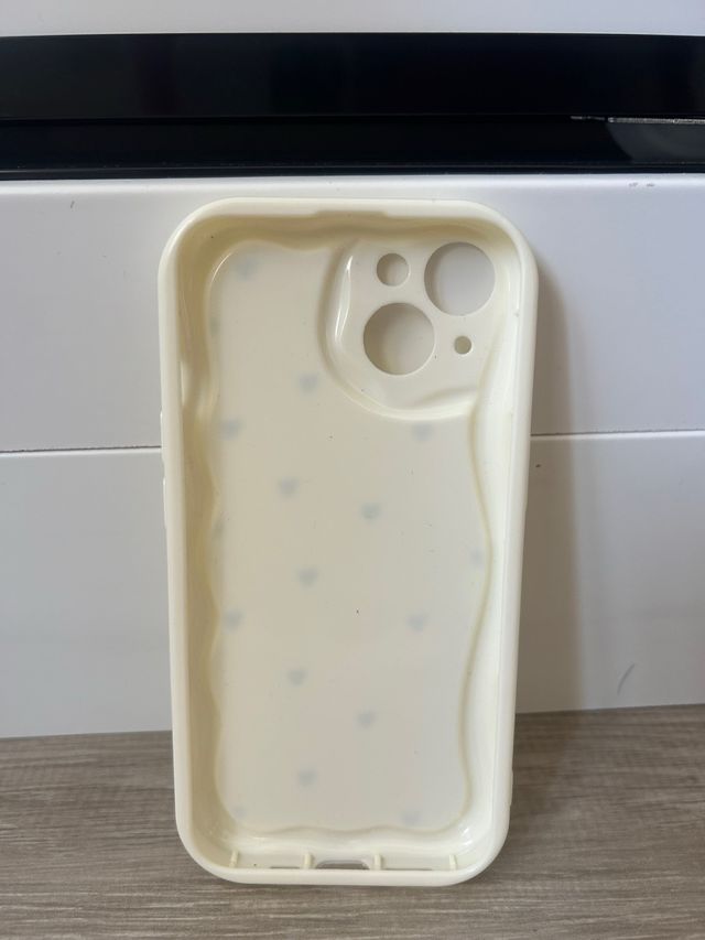 Funda iPhone 14 Morada y Blanca Corazones