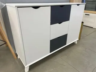 ELEGANTE COMODA DE MADERA