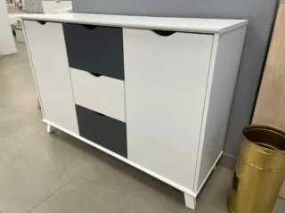 ELEGANTE COMODA DE MADERA