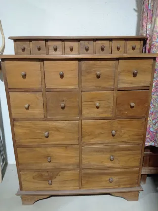 Calaixera colonial de fusta