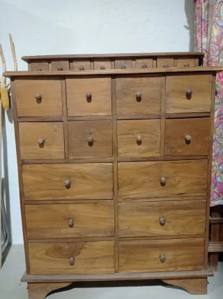 Calaixera colonial de fusta