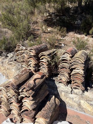 Tejas antiguas ya apiladas