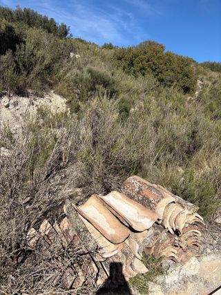 Tejas antiguas ya apiladas