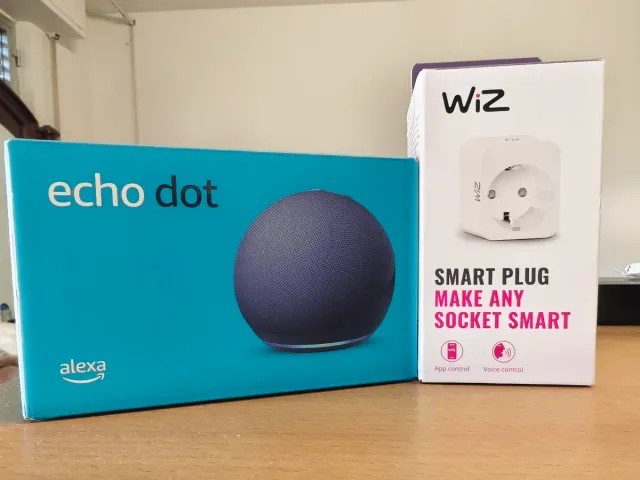 Echo Dot Alexa y Enchufe Inteligente Wiz de Segunda mano por 45