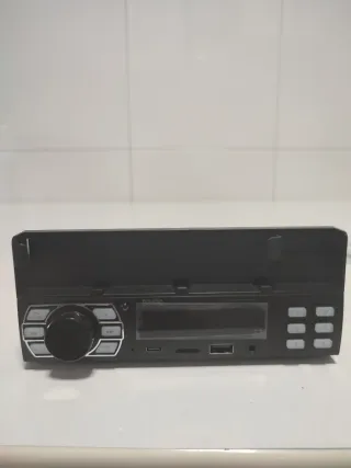 Autoradio con MP3.Bluetooth. Soporte para movil.