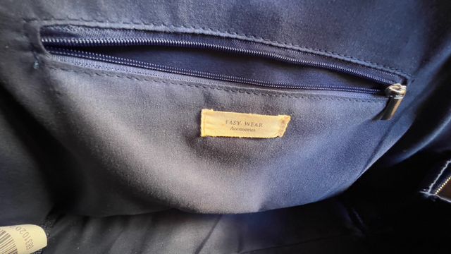 Bolso cómodo y amplio.