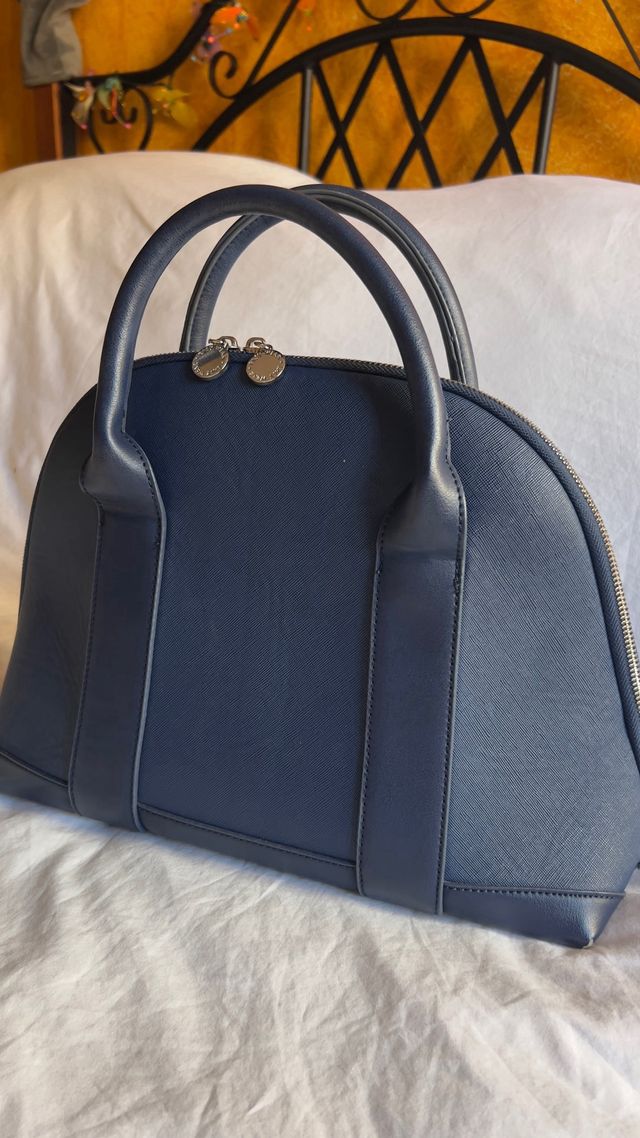 Bolso cómodo y amplio.