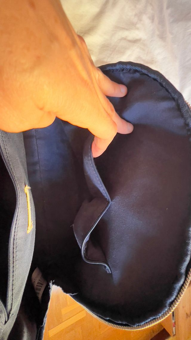 Bolso cómodo y amplio.