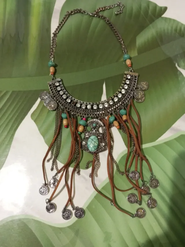 Collar gargantilla estilo boho con monedas