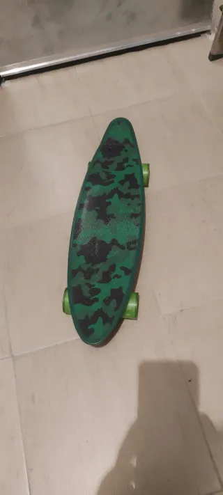 Monopatín Camuflaje Verde Nuevo