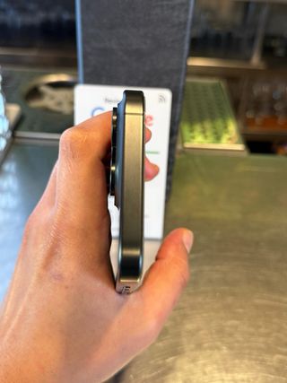 iPhone 15 Pro Max + Airpods 4