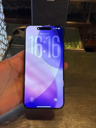 iPhone 15 Pro Max + Airpods 4