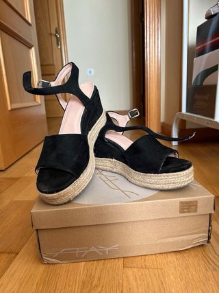 Sandalias cuña negras