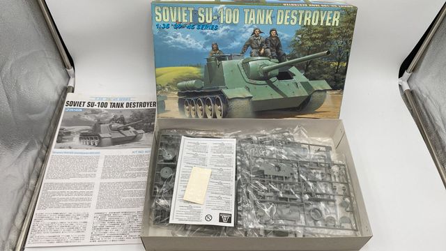 DRW6075 Dragon Soviet SU-100 Tank Destroyer 1/35