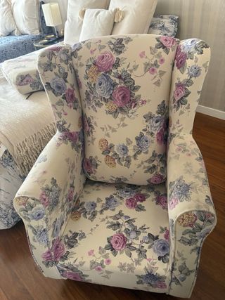Sillón de tela estampado floral
