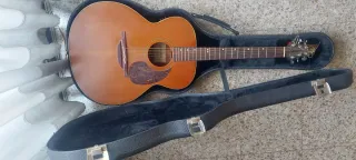 Guitarra Acústica con Funda