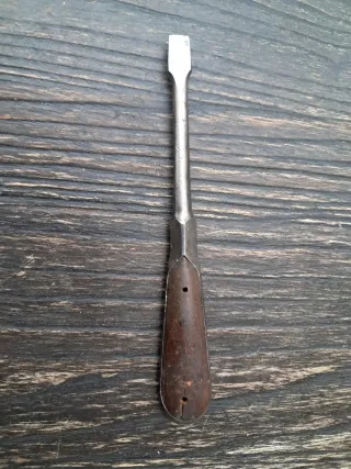 Destornillador antiguo madera