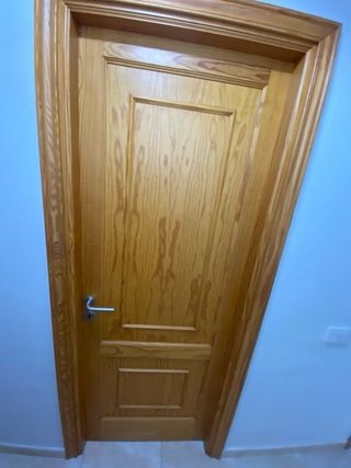 Puertas madera maciza desmontadas
