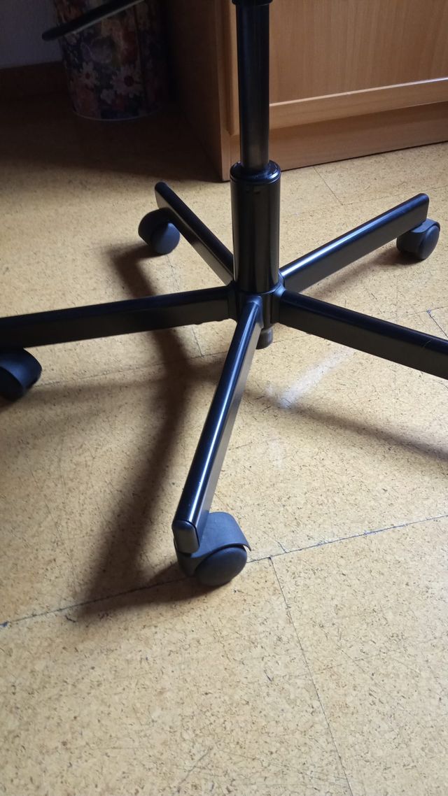 Silla Oficina FINGAL IKEA Negra como nueva