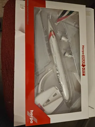 Maqueta Airbus A380-800 Emirates
