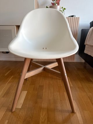 Due sedie bianche in legno IKEA FANBYN usati per 90 EUR su