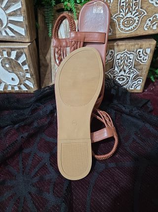 Sandalias 41 planas marrones trenzadas