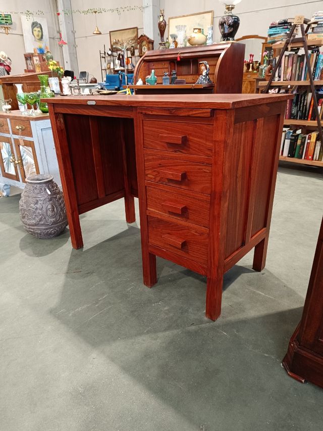 Escritorio de madera de palisandro