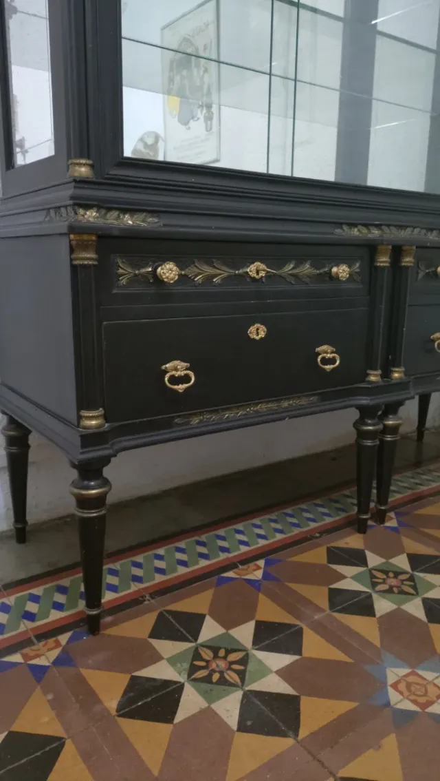 Armário Vidro Vintage Preto e Dourado