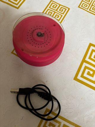Altavoz Bluetooth rosa waterproof.
