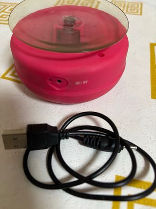 Altavoz Bluetooth rosa waterproof.