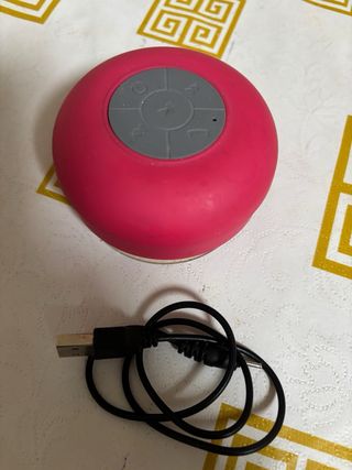 Altavoz Bluetooth rosa waterproof.