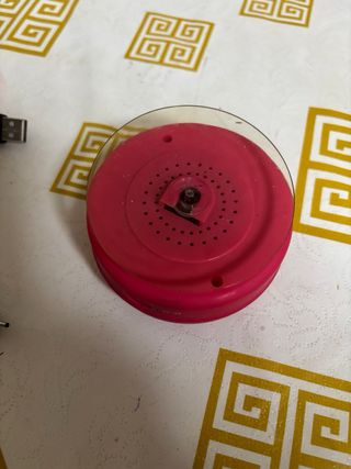 Altavoz Bluetooth rosa waterproof.