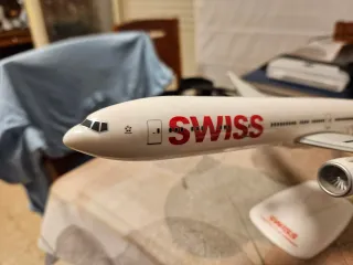 Maqueta Avión B-777-300ER Escala 1/200