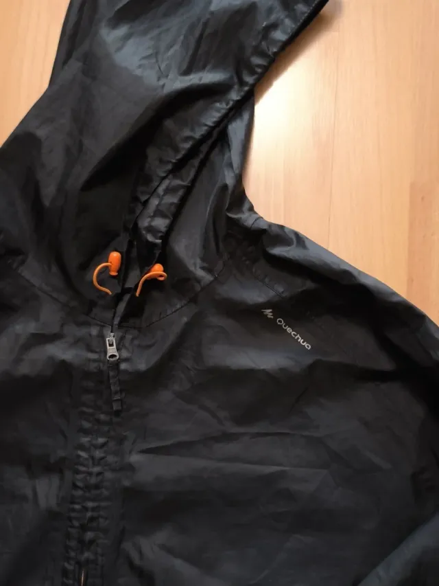 Giacca a vento e pantaloni neri Quechua