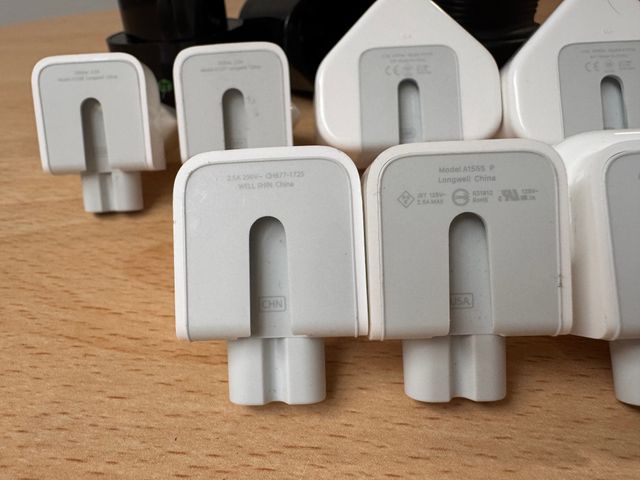 Adaptadores Enchufe Eléctrico Apple & más