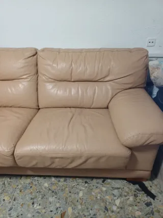 Sofá de 2 plazas de piel beige