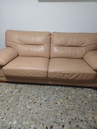 Sofá de 2 plazas de piel beige