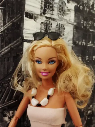 Barbie Fashionista Articulada Mattel 2010