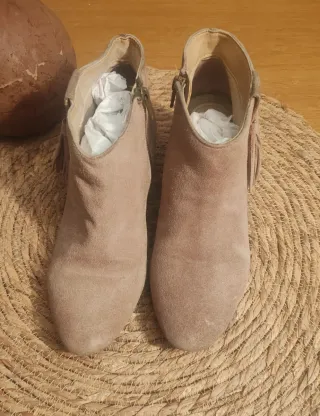 Botines de piel beige y marrón