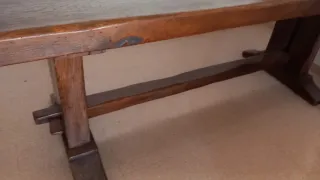 Mesa de madera hecha a mano