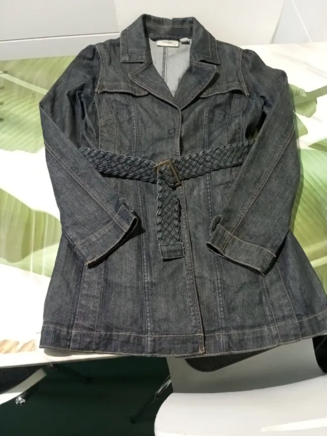 Cazadora vaquera  Cintura40cm Pecho 43 cm Largo 80