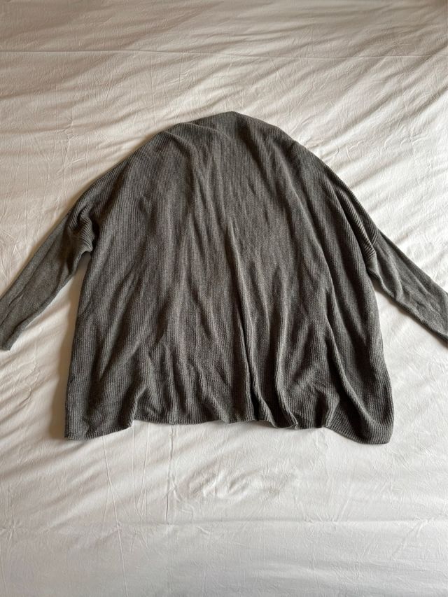 Chaqueta de punto gris 