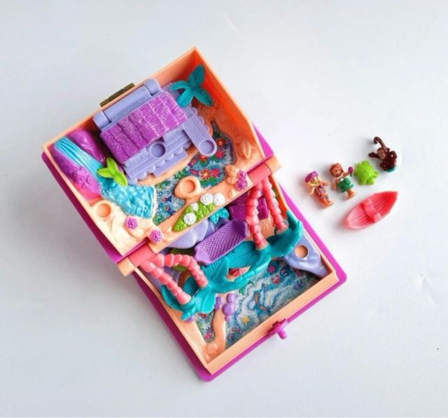 Polly Pocket 1995 - Glitter Island Book