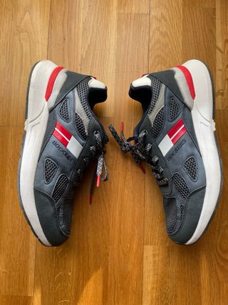 Zapatillas Dockers gris y rojo Talla 42