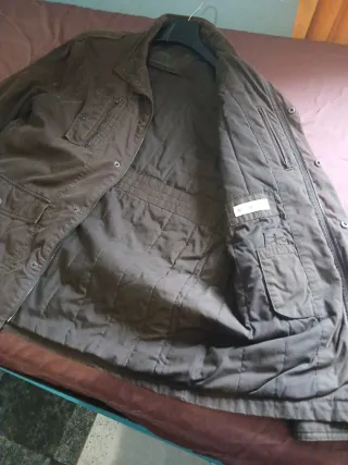 Chaqueta marrón estilo militar
