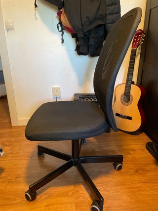 Silla de oficina negra