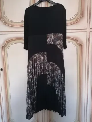 Vestito lungo nero con inserti