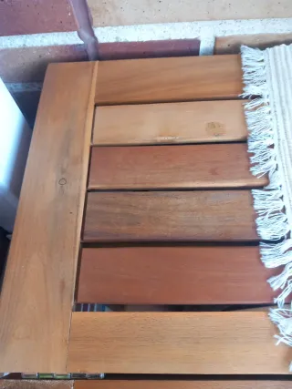 Mesa de terraza de madera